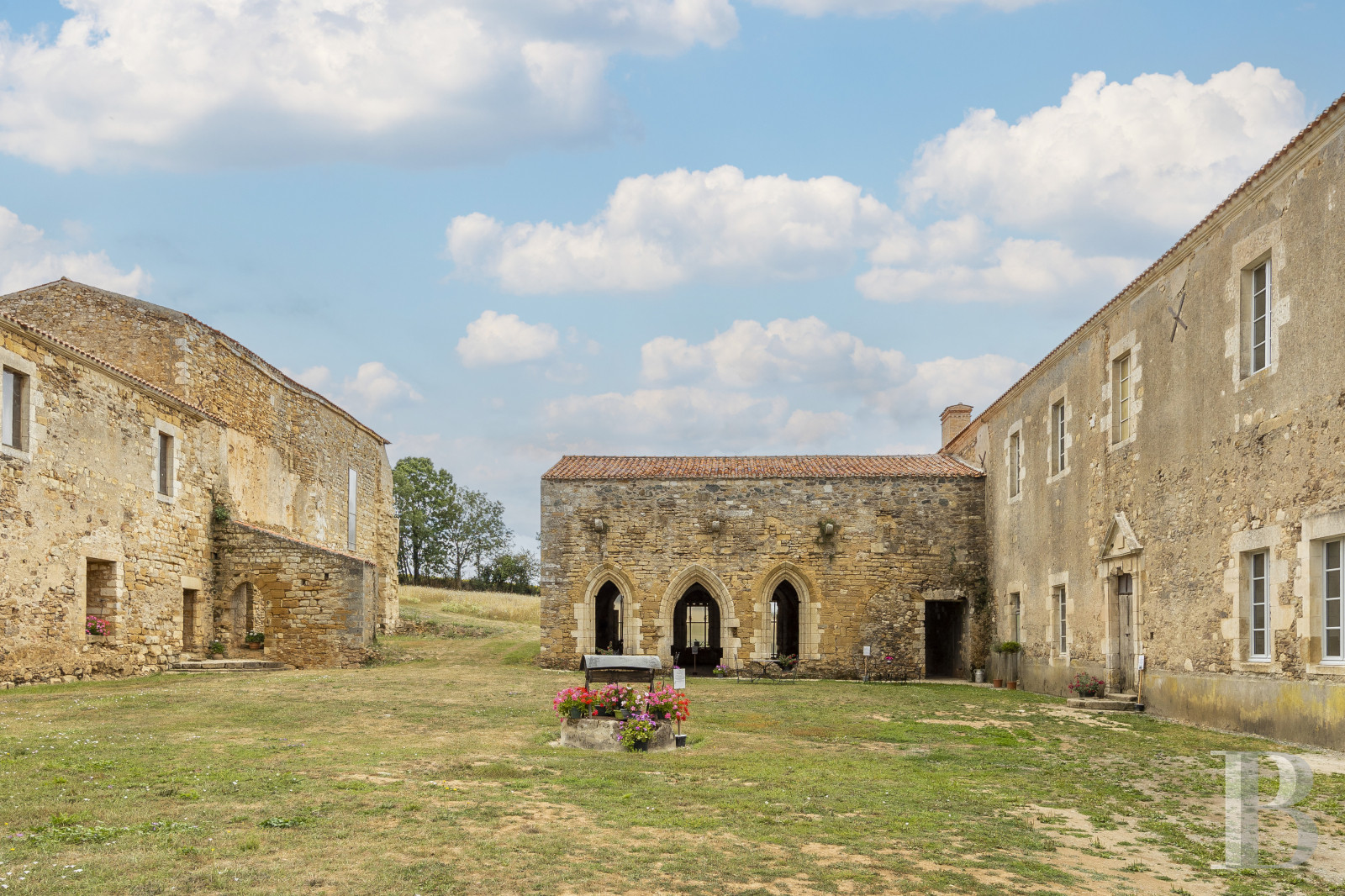 A peaceful stay in a renovated former Cistercian abbey in Vendée, not far from La Roche-sur-Yon - photo  n°40
